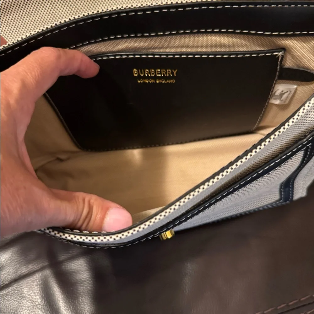 Black and White Crossbody Bag - Picture 4 of 5